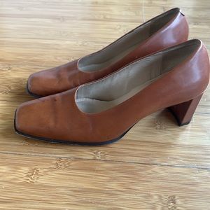 Square toe cognac brown heel s 6.5